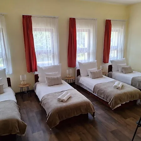 Esely Apartmanhaz Διαμέρισμα *