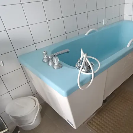 Esely Apartmanhaz *